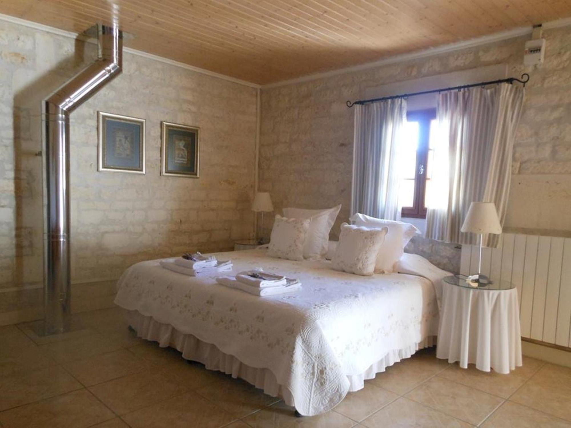 La Cour Des Cloches Bed & Breakfast Mainxe ภายนอก รูปภาพ